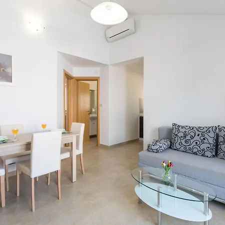 Nino 5 By Interhome *
