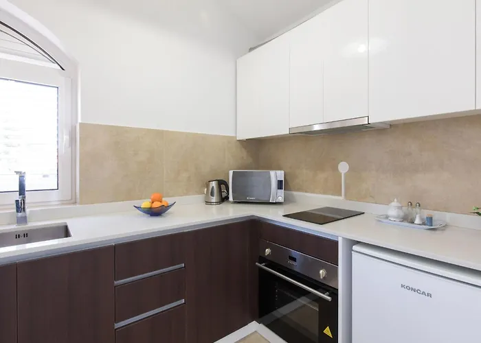 Nino 5 By Interhome Malinska